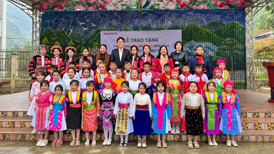 Honda Việt Nam tặng thư viện cho Trường Phổ thông Dân tộc Bán trú Tiểu học Pả Vi